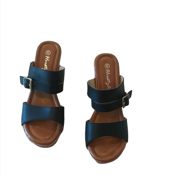 Herstyle Women’s Black Strappy Buckle Sandals Size 6 - Picture 2 of 5
